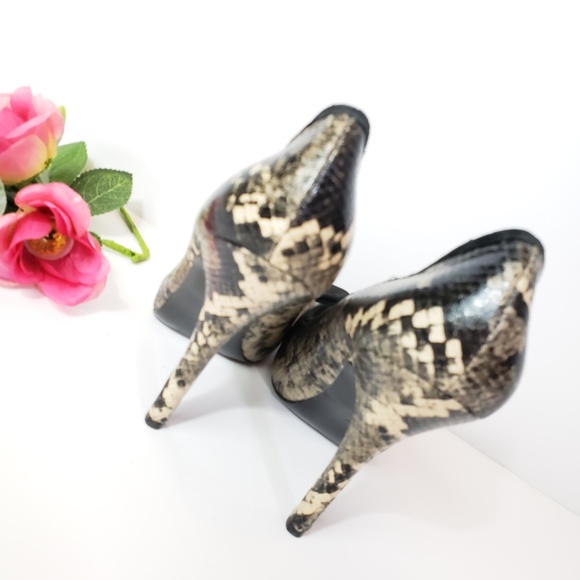 Guess Leather Snakeskin Heels w/ Bow, 8 - Picture 3 of 8